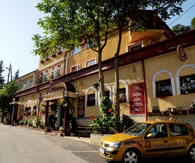 Aranykorona Hotel - Étterem & Sétáló Pince